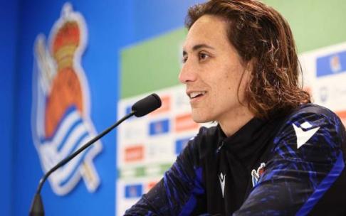 La entrenadora de la Real, Natalia Arroyo, durante la rueda de prensa. La entrenadora de la Real, Natalia Arroyo, durante la rueda de prensa.
