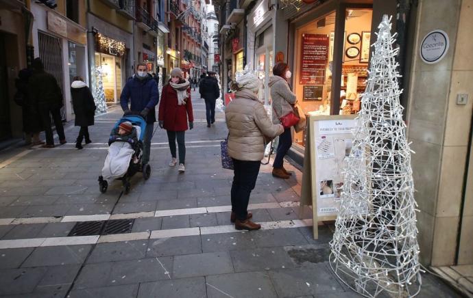 Ambiente de Navidad en el Casco Viejo de Pamplona.