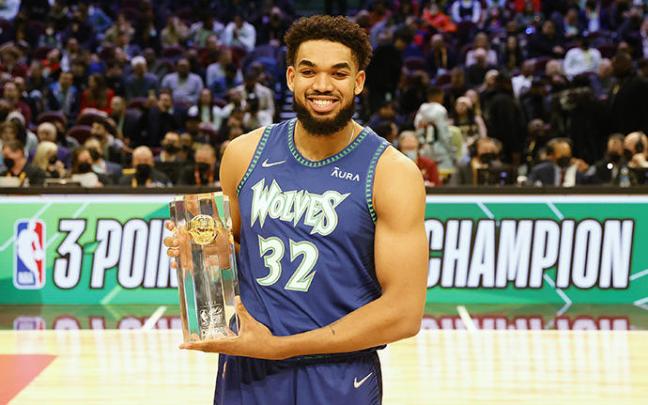 El pívot de Minnesota Timberwolves Karl-Anthony Towns, ganador del concurso de triples.