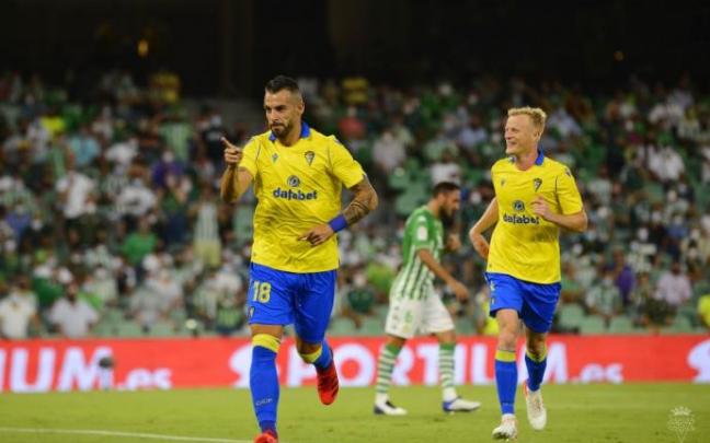 Álvaro Negredo celebra su gol ante el Betis Álvaro Negredo celebra su gol ante el Betis