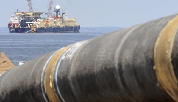 Imagen de archivo de un buque con secciones de tubería del oleoducto Nord Stream en Alemania