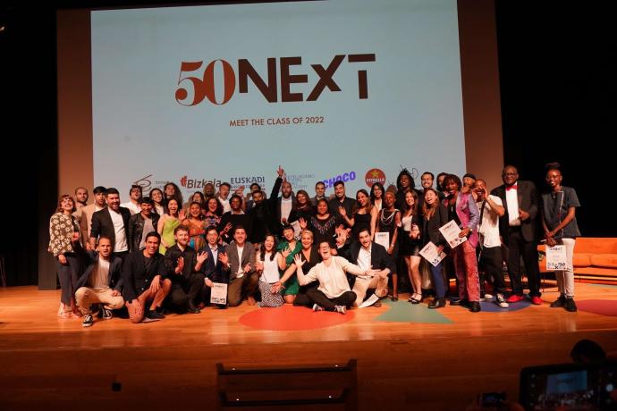 Foto de familia de los jóvenes talentos reconocidos en esta segunda edición de los 50 Next celebrada en Bilbao.