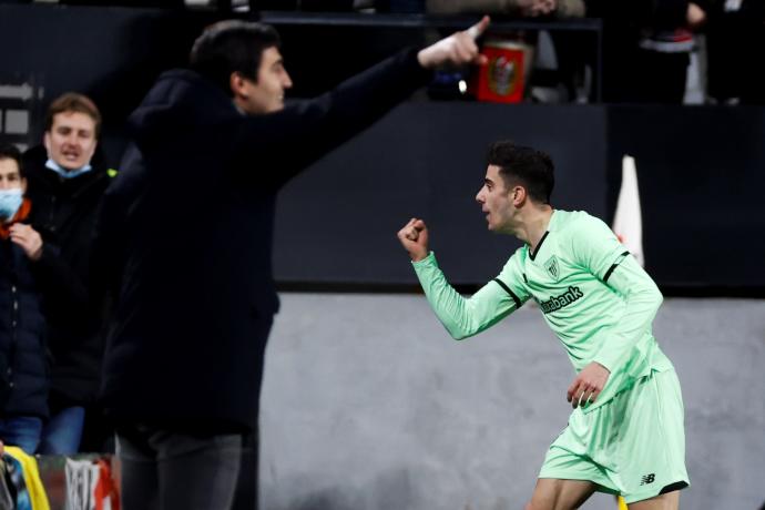 Nico Serrano celebra su gol frente al Rayo Vallecano.