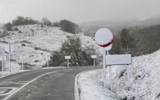 Nieve en carreteras alavesas este fin de semana.
