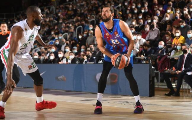 El exbaskonista Jekiri defiende a Mirotic en el partido disputado en el Palau