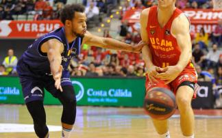 Nikola Radicevic, ante Clevin Hannah en su periplo con el UCAM Murcia.