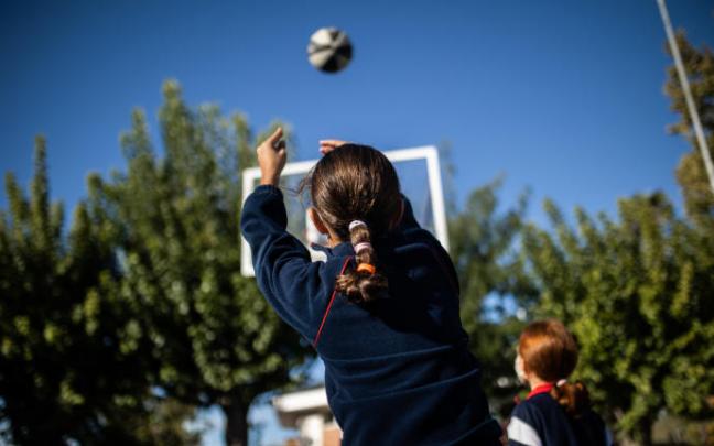 Las mascarillas dejan de ser obligatorias en exteriores en todos los niveles educativos Las mascarillas dejan de ser obligatorias en exteriores en todos los niveles educativos