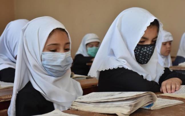 Niñas afganas en el colegio. Niñas afganas en el colegio.