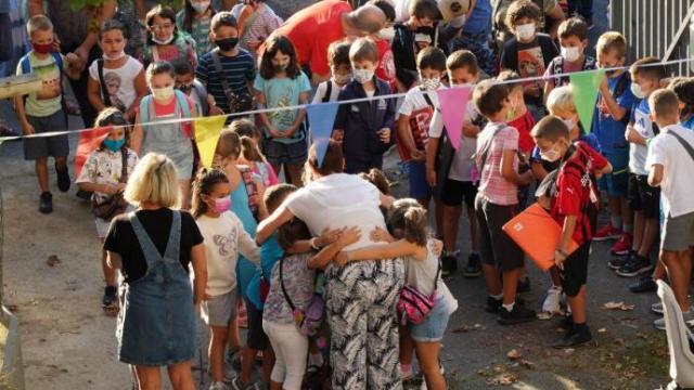 Varios niños participan en una actividad extraescolar