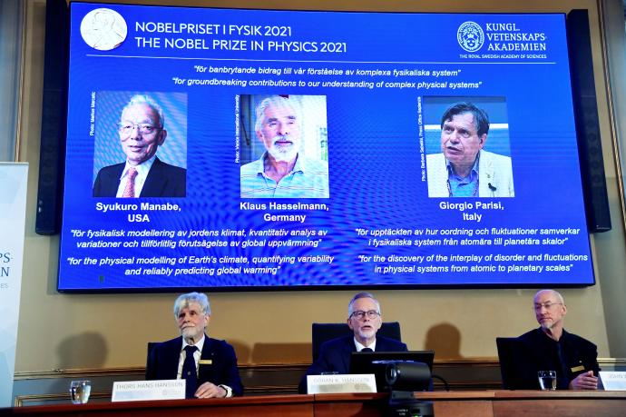 Momento en el que la Real Academia de las Ciencias de Suecia ha anunciado a los ganadores del Nobel de Física.