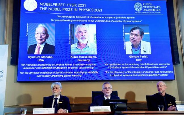 Momento en el que la Real Academia de las Ciencias de Suecia ha anunciado a los ganadores del Nobel de Física.