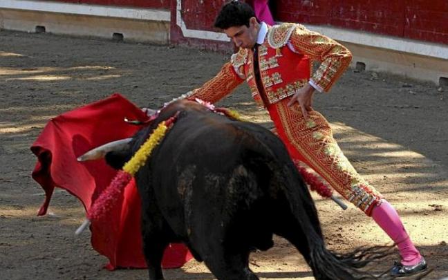 Nabil se dobló de forma estética y efectiva con el buen eral de Azcona. Nabil se dobló de forma estética y efectiva con el buen eral de Azcona.