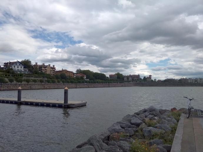 Muchas nubes en Getxo a primera hora de la mañana