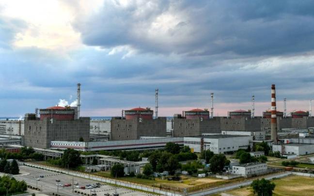 Vista general de la central nuclear de Zaporiyia. Vista general de la central nuclear de Zaporiyia.