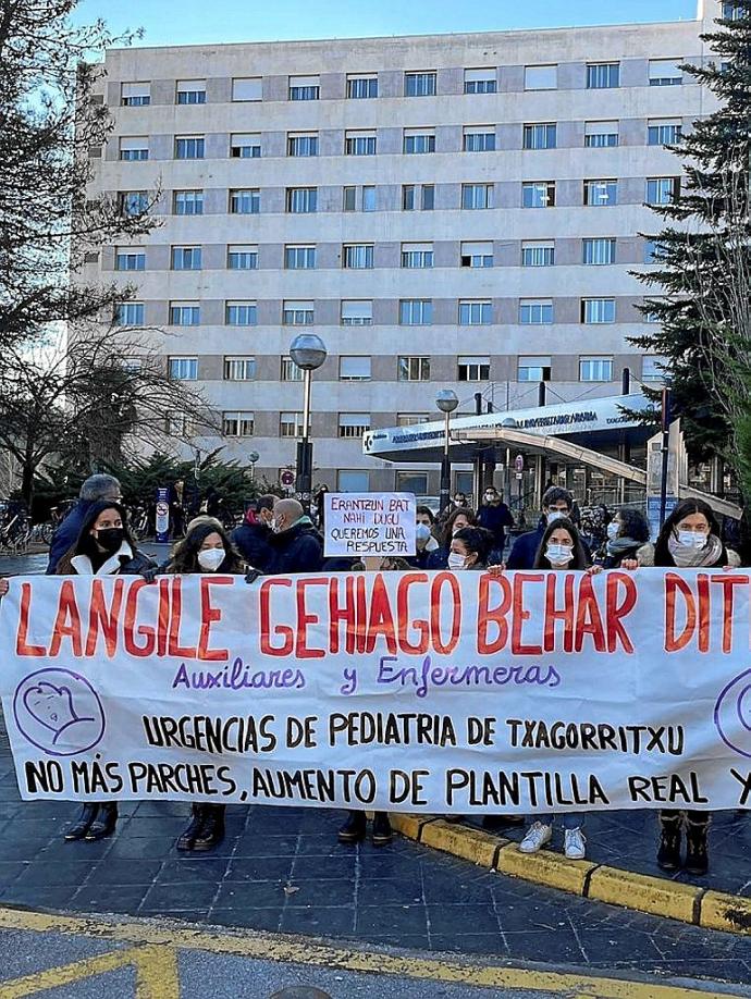 Protesta del personal de Urgencias de Pediatría de la OSI Araba.