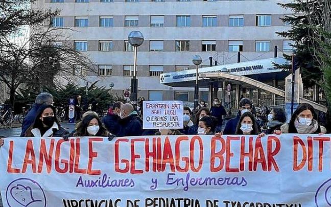 Protesta del personal de Urgencias de Pediatría de la OSI Araba.
