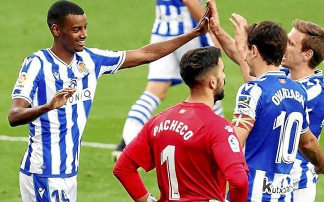 Isak marcó tres goles en el 4-0 al Alavés, el pasado curso.