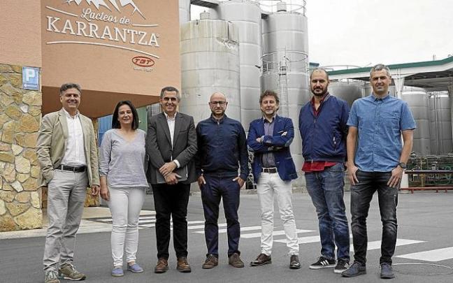 Representantes de la cadena del sector quesero en Euskadi valoran los nuevos retos a los que se enfrenta la industria láctea.