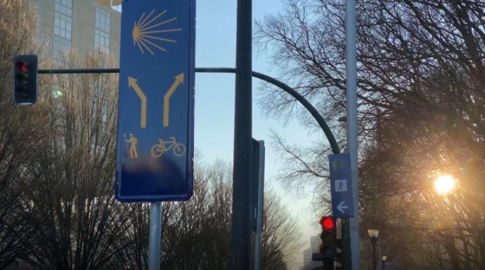 El Ayuntamiento de Pamplona renueva la señalización turística, peatonal y ciclista del Camino de Santiago a su paso por la ciudad