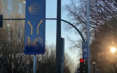 El Ayuntamiento de Pamplona renueva la señalización turística, peatonal y ciclista del Camino de Santiago a su paso por la ciudad