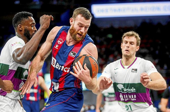 Costello, que en el arranque de la temporada jugó como ala-pívot, fue el único 'cinco' que participó en la segunda parte contra Unicaja. Foto: Jorge Muñoz