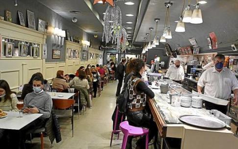 La norma queda que solo se puede exigir en el ocio nocturno y en restaurantes de más de 50 comensales. Foto: O.skar González