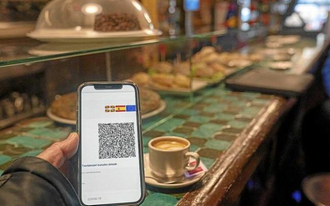 La norma queda que solo se puede exigir en el ocio nocturno y en restaurantes de más de 50 comensales. Foto: Ruben Plaza La norma queda que solo se puede exigir en el ocio nocturno y en restaurantes de más de 50 comensales. Foto: Ruben Plaza