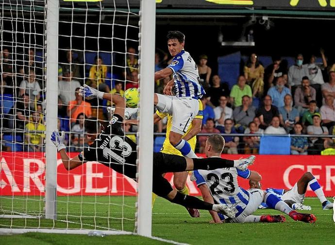 Martin Zubimendi anotó con este remate el gol de la victoria en Vila-real. Foto: Efe