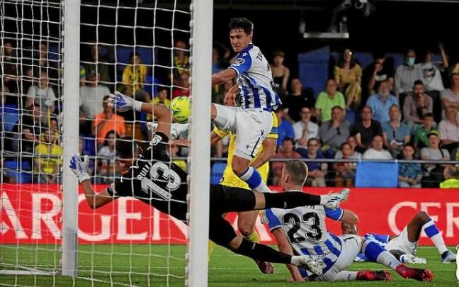 Martin Zubimendi anotó con este remate el gol de la victoria en Vila-real. Foto: Efe