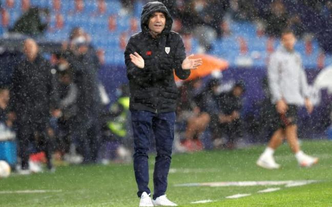 Marcelino García Toral, en un instante del partido entre el Levante y el Athletic del viernes. Marcelino García Toral, en un instante del partido entre el Levante y el Athletic del viernes.
