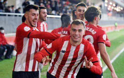 Álvaro Núñez celebra un gol con el Bilbao Athletic. Álvaro Núñez celebra un gol con el Bilbao Athletic.