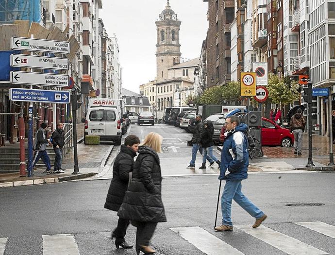 La vía de acceso a la Cuesta de San Francisco se transformará y renovará por completo. Foto: Alex Larretxi