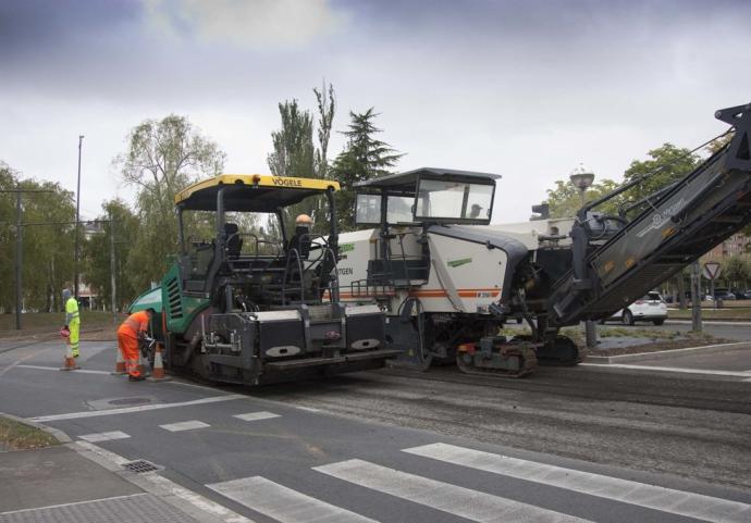 Obras de asfaltado en Bulevar de Euskal Herria.