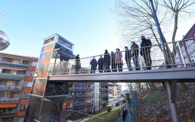 Se han construido cuatro ascensores verticales para mejorar la accesibilidad de Altamira. Se han construido cuatro ascensores verticales para mejorar la accesibilidad de Altamira.