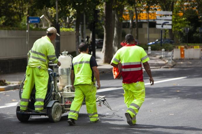 Operarios en una calle de Vitoria