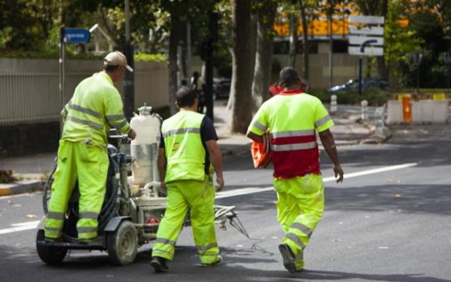 Operarios en una calle de Vitoria