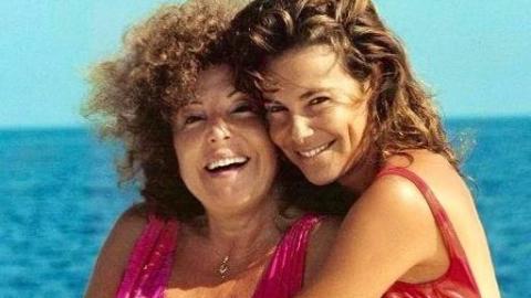 Ana Obregón, con su madre, en una imagen antigua. Ana Obregón, con su madre, en una imagen antigua.