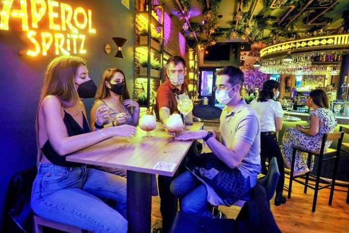 Bingen Zupiria afirma que el alivio de las restricciones "no va a llevar a llenar las discotecas"