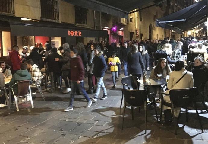 Ambiente en la Kutxi tras el fin de las restricciones al ocio nocturno.