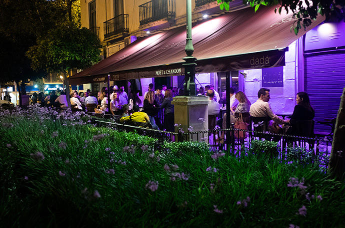 Imagen de una zona de bares en Sevilla.