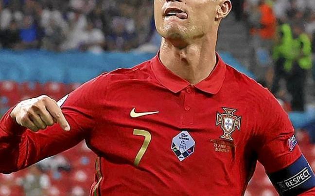 Cristiano Ronaldo celebra el gol del empate a dos ante Francia. Foto: N.G. Cristiano Ronaldo celebra el gol del empate a dos ante Francia. Foto: N.G.