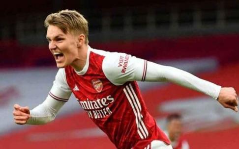 Martin Odegaard celebra un gol con el Arsenal Martin Odegaard celebra un gol con el Arsenal