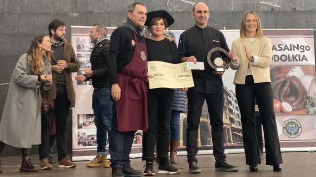 Fotografía del momento de la proclamación de los ganadores del concurso de morcilla.
