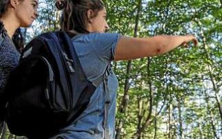 Una pareja disfruta de una excursión por el Gorbeia. Foto: Cedida Una pareja disfruta de una excursión por el Gorbeia. Foto: Cedida