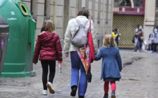 La Asociación Yo No Renuncio denuncia que las mujeres siguen asumiendo todo el peso de los cuidados