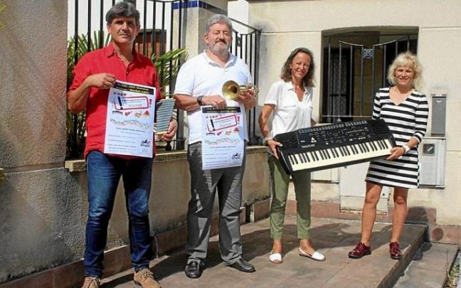 Ibargain musika eskolako eta Udaleko ordezkariak. Argazkia: N.G.