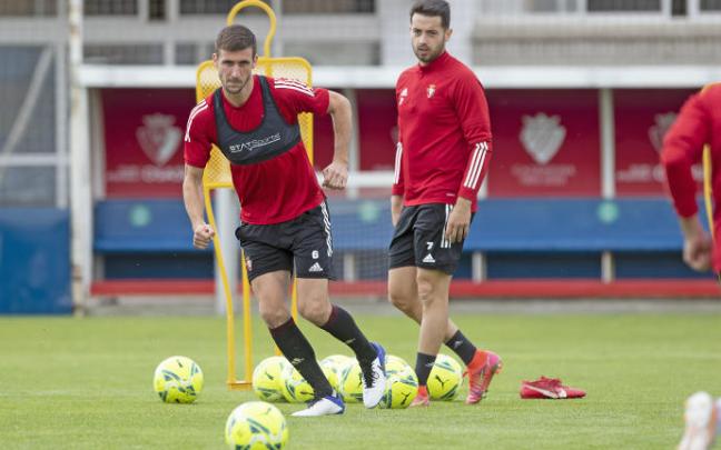 Oier y Jony, en el entrenamiento de esta mañana en Tajonar.