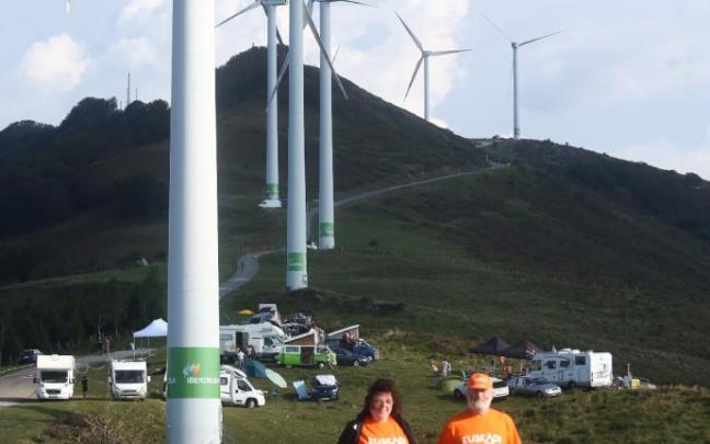 Aerogeneradores en la cima del Oiz. Aerogeneradores en la cima del Oiz.