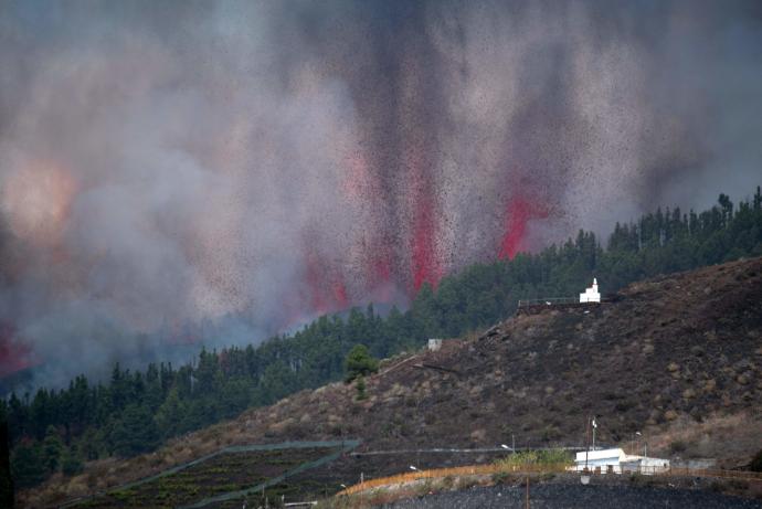 El volcán de La Palma en erupción.