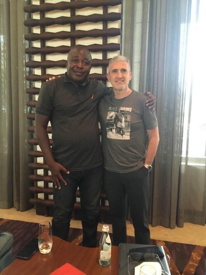 Yaw Acheampong y Roberto Olabe, en un hotel en Accra.